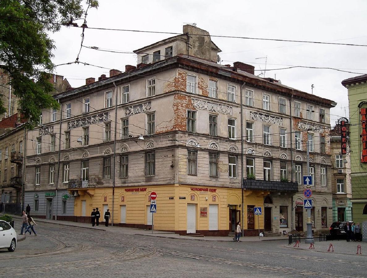 в центрі на вулиці краківька 34 біля площі ринок * לבוב